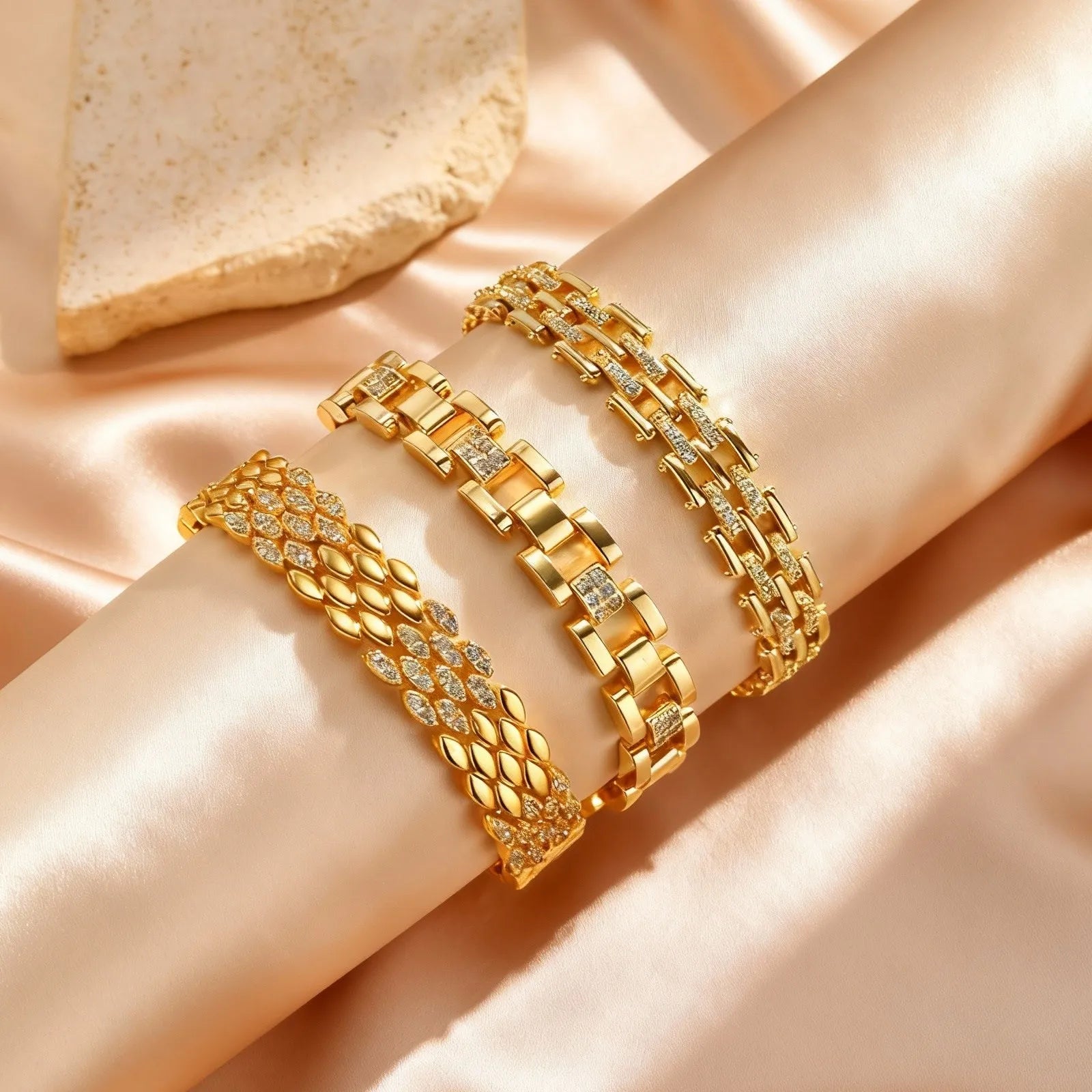 Brazalete Lujo Mujer con Zirconia Cúbica – Pulsera Apilable de Metal Chapado en Oro