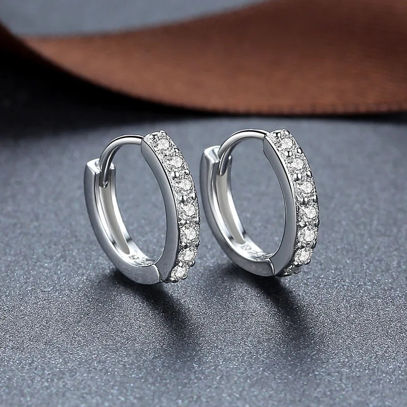 Aretes Aura Huggie – Plata 925 y Zirconia