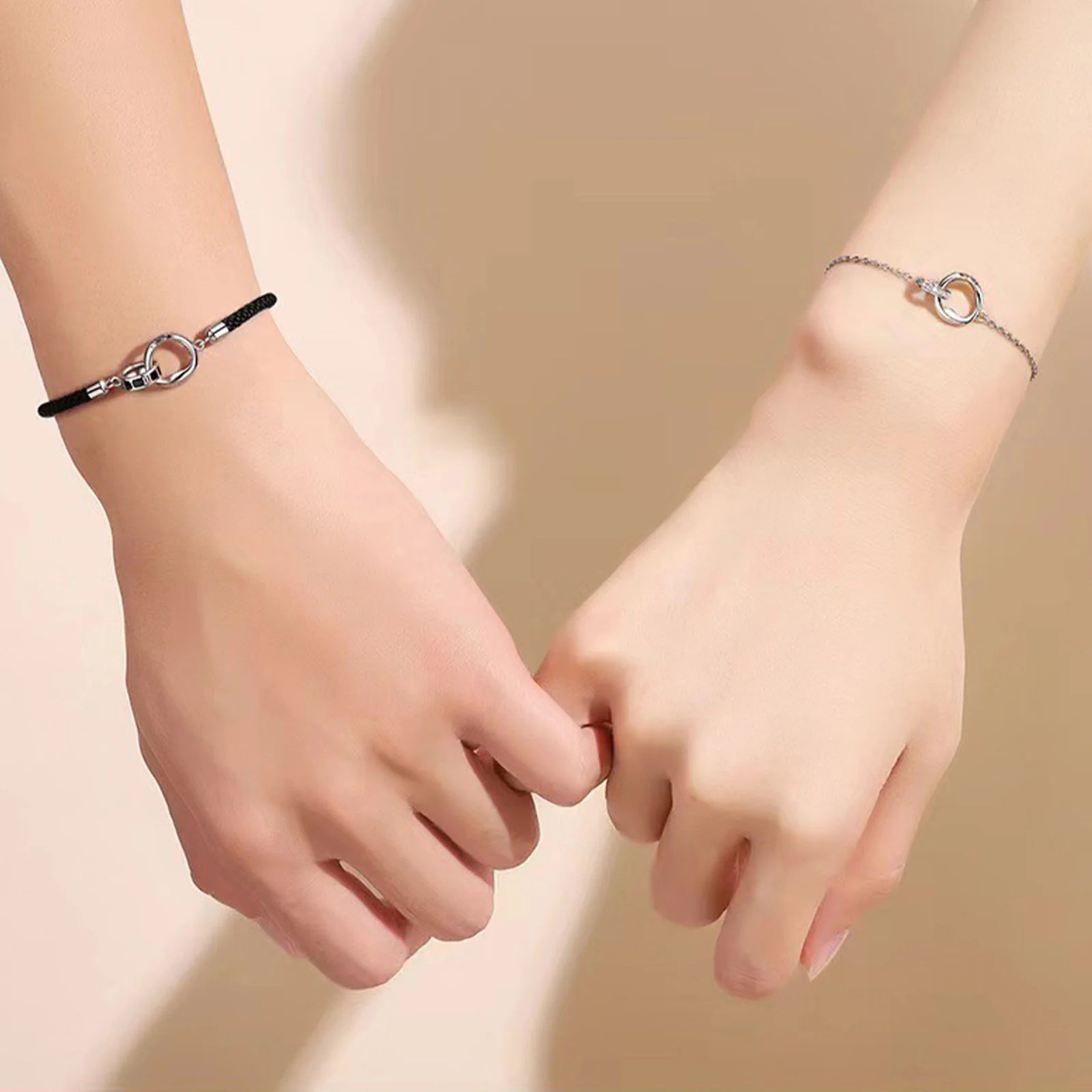 Set de Pulseras Entretejidas para Parejas – Cuerda Trenzada con Dijes