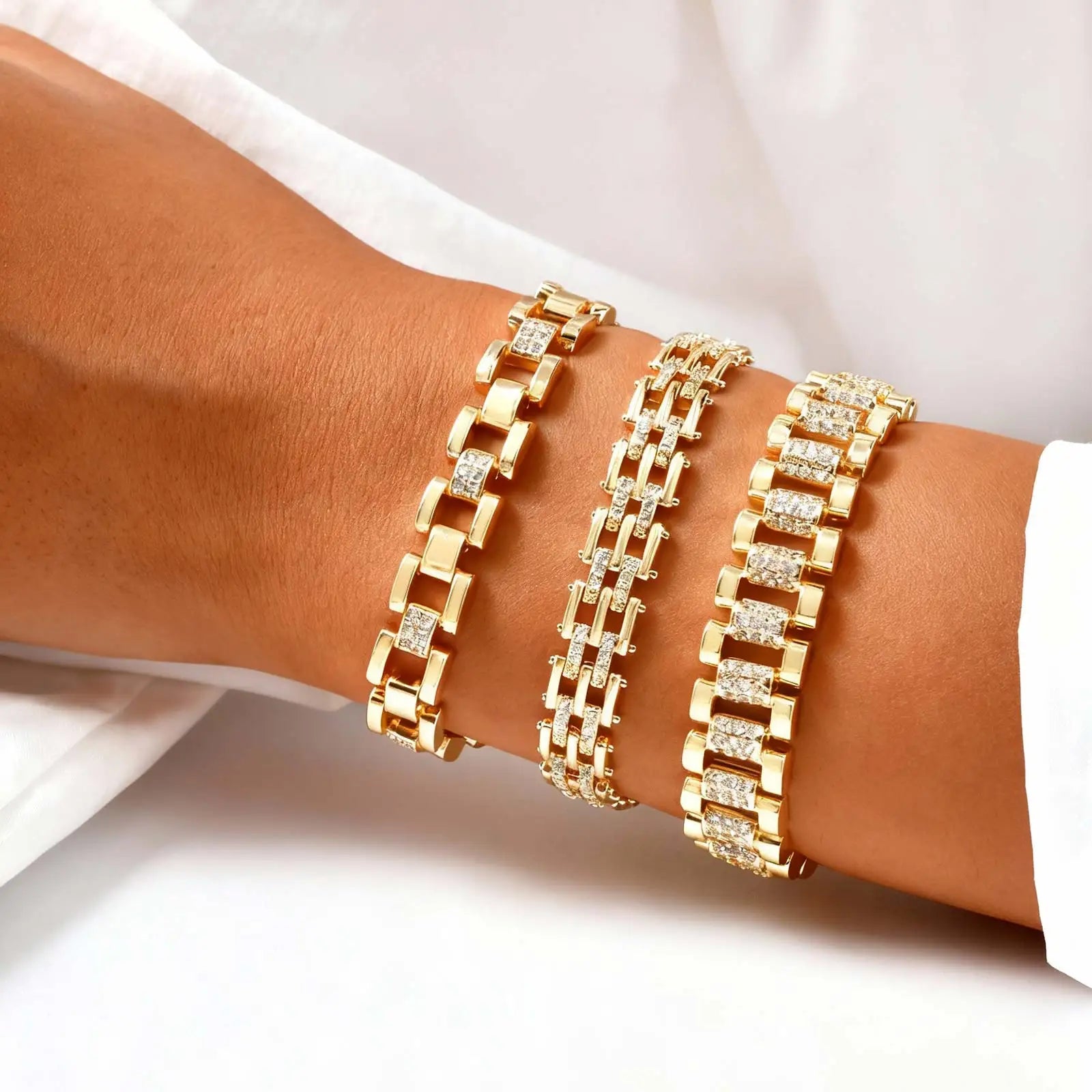 Brazalete Lujo Mujer con Zirconia Cúbica – Pulsera Apilable de Metal Chapado en Oro