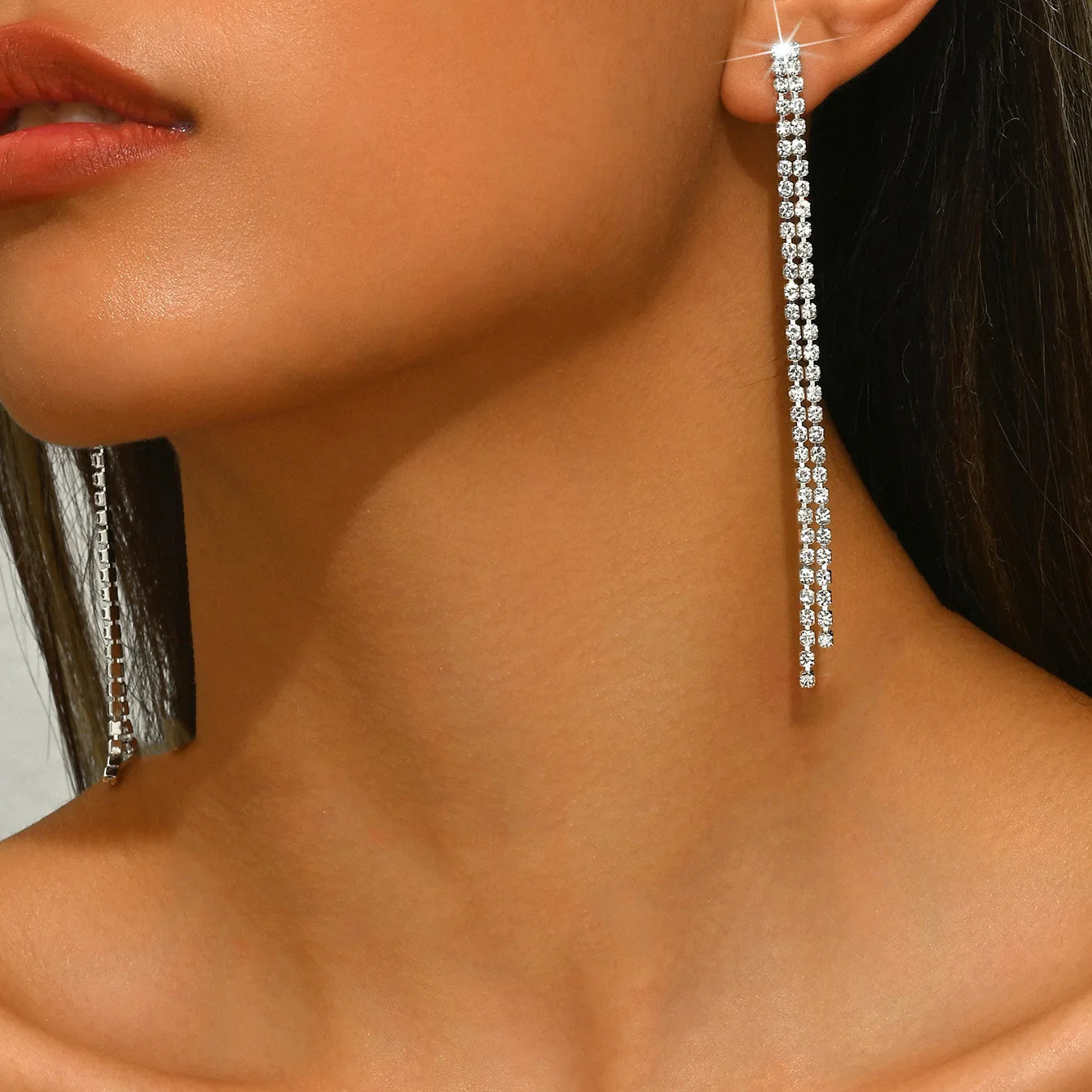 Aretes Largos Coreanos con Rhinestones y Tassel – Moda Versátil para Mujer