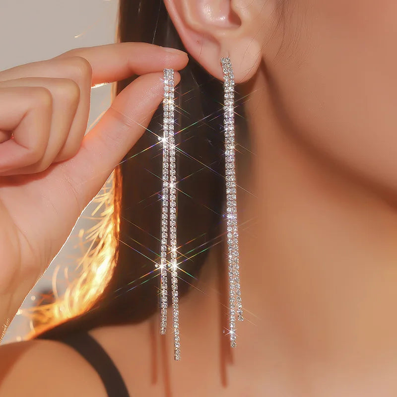 Aretes Largos Coreanos con Rhinestones y Tassel – Moda Versátil para Mujer