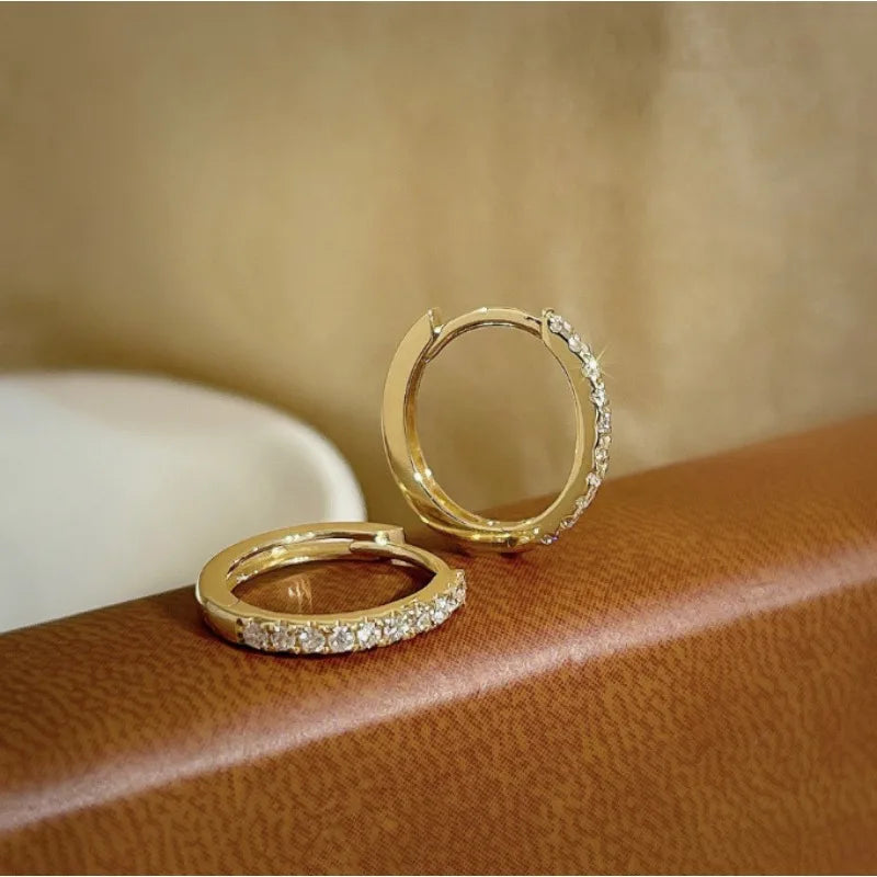 Aretes Aura Huggie – Plata 925 y Zirconia